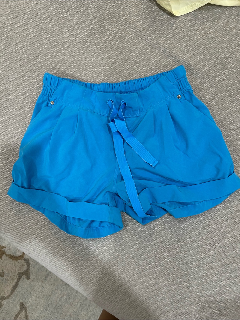 lululemon blue comfy shorts in women’s 6